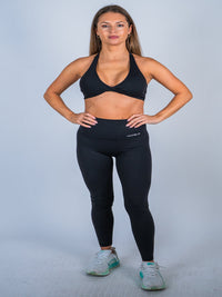 Kvinna i svarta Performance Tights från Humble Athletics